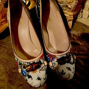 Gucci floral pumps 36.5C